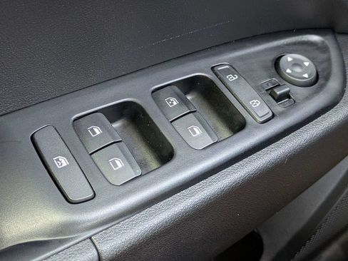 Used 2024 Hyundai Venue SEL FWD image 23