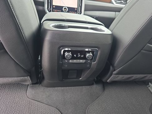New 2026 GMC Yukon Denali w/ Sun & Power Step Package AWD/4WD image 33