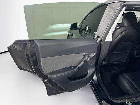 Used 2025 Tesla Model Y Long Range AWD/4WD image 24