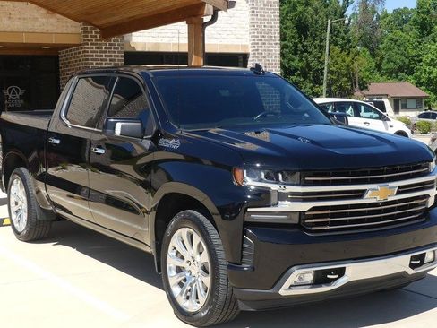 Used 2022 Chevrolet Silverado 1500 High Country w/ Technology Package AWD/4WD image 7