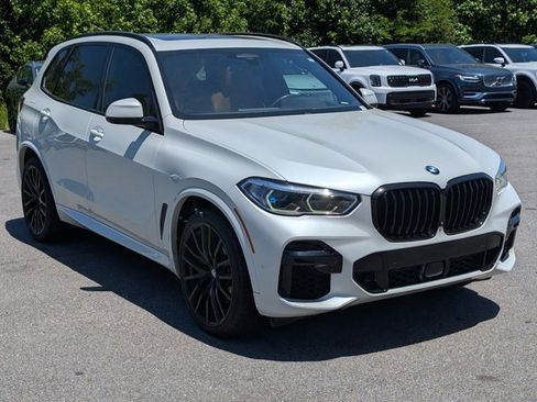 Used 2022 BMW X5 xDrive40i w/ M Sport Package AWD/4WD image 3