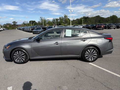 Used 2024 Nissan Altima 2.5 SV FWD image 6