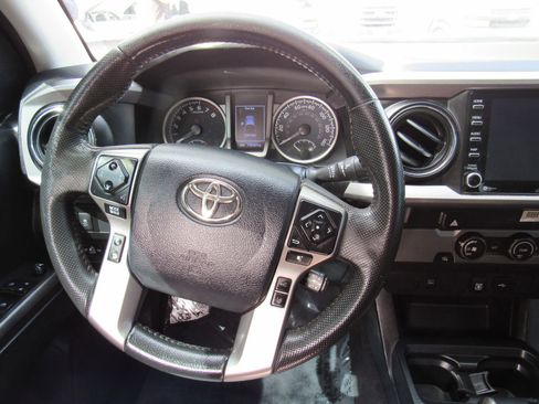 Used 2020 Toyota Tacoma SR5 RWD image 19