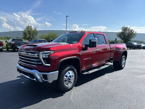 New 2026 Chevrolet Silverado 3500 LTZ w/ LTZ Convenience Package AWD/4WD image 3