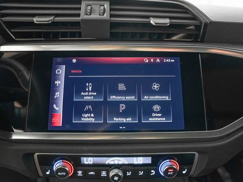 Used 2022 Audi Q3 2.0T Premium w/ Black Optic Sport Package image 21