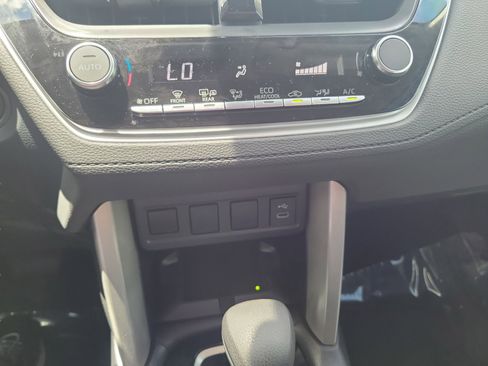 Used 2024 Toyota Corolla Cross LE FWD image 28
