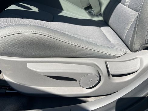 Certified 2025 Hyundai Elantra SE image 15