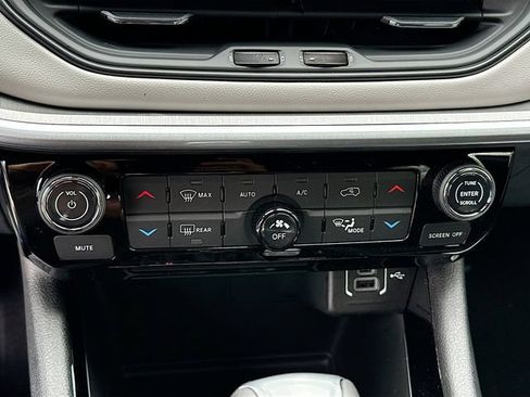 New 2026 Jeep Compass Limited w/ Sun, Sound & Navigation Group AWD/4WD image 17