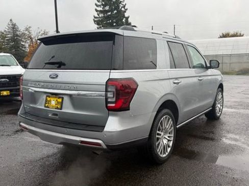 Used 2024 Ford Expedition Limited image 4