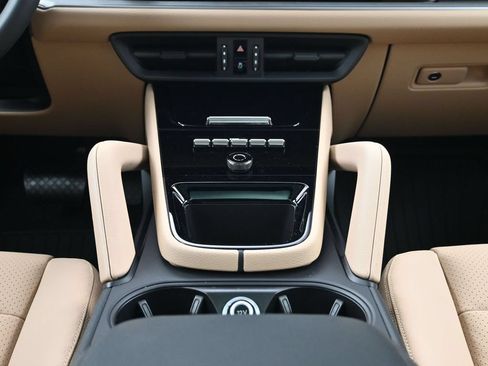 Certified 2026 Porsche Cayenne AWD/4WD image 10