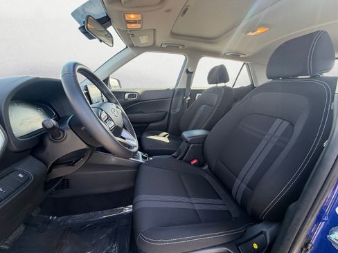 Used 2025 Hyundai Venue SEL FWD image 12