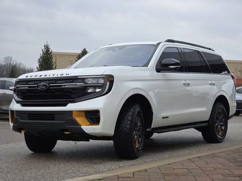 Used 2025 Ford Expedition Tremor image 23