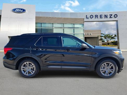 Used 2021 Ford Explorer XLT w/ Equipment Group 202A image 4