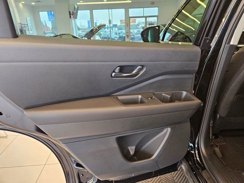 New 2025 Nissan Pathfinder SV w/ Black Appearance Package image 25