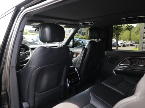 Used 2025 Land Rover Range Rover Long Wheelbase SE AWD/4WD image 15