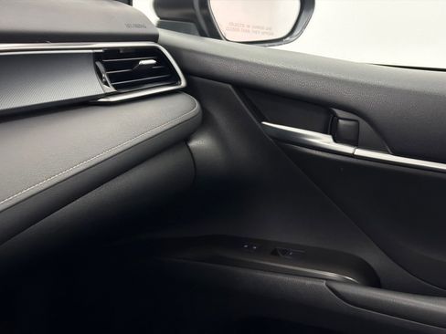 Used 2024 Toyota Camry SE image 29