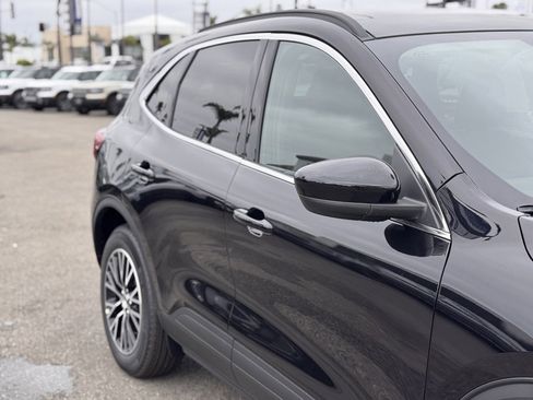 New 2025 Ford Escape SE image 5
