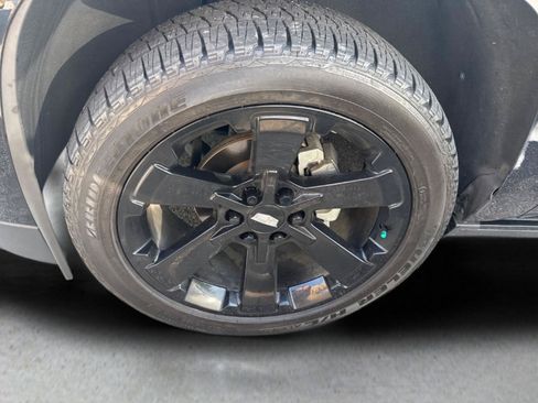 Used 2019 Cadillac Escalade Platinum AWD/4WD image 3