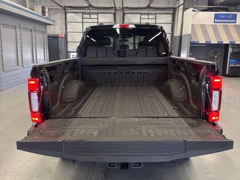 Used 2022 Ford F250 Lariat w/ Black Appearance Package AWD/4WD image 31