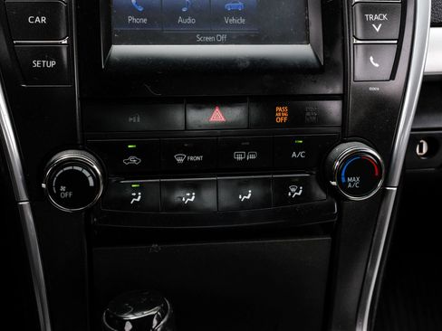 Used 2017 Toyota Camry SE w/ Protection Package (Q2) FWD image 31