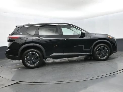 Used 2025 Nissan Rogue SV FWD image 4