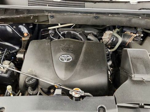 Used 2018 Toyota Highlander XLE AWD/4WD image 28