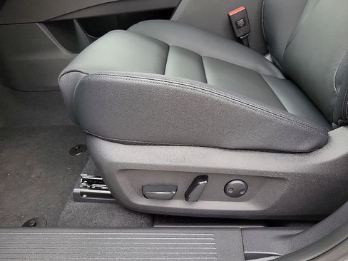 Used 2025 Nissan Rogue SL image 12