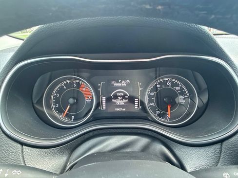 Used 2019 Jeep Cherokee Latitude Plus w/ Comfort/Convenience Group AWD/4WD image 23