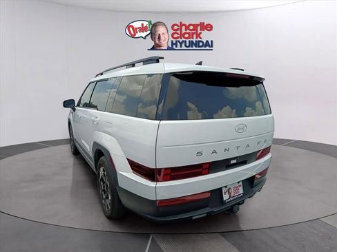 Used 2025 Hyundai Santa Fe SEL FWD image 2
