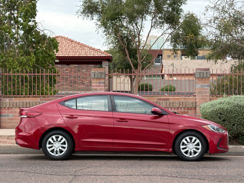 Used 2018 Hyundai Elantra SE w/ Cargo Package FWD image 9
