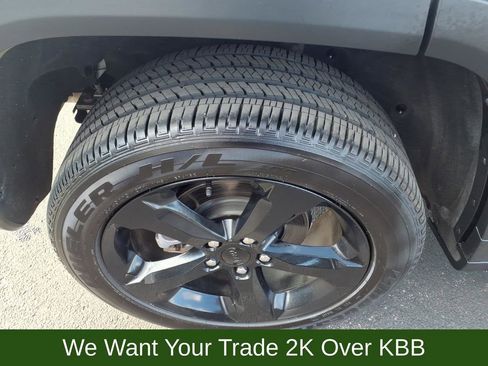 Used 2024 Jeep Grand Cherokee Altitude image 25