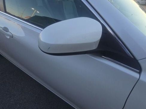 Used 2016 Toyota Camry SE image 3