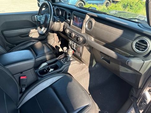 Used 2019 Jeep Wrangler Unlimited Sahara AWD/4WD image 17