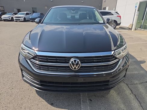 Certified 2022 Volkswagen Jetta SE FWD image 4