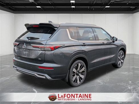 New 2026 Mitsubishi Outlander SEL image 5