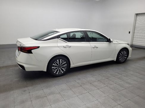 Used 2023 Nissan Altima 2.5 SV w/ SV Premium Package image 10