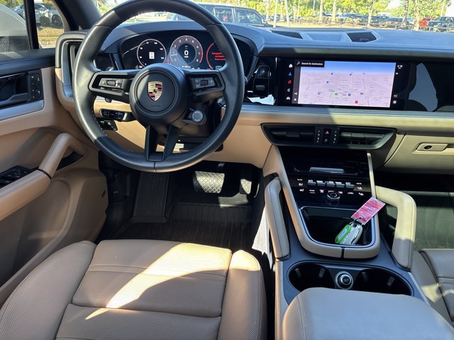 Used 2024 Porsche Cayenne AWD/4WD image 16