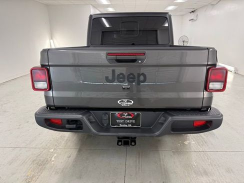 Used 2024 Jeep Gladiator Sport image 7