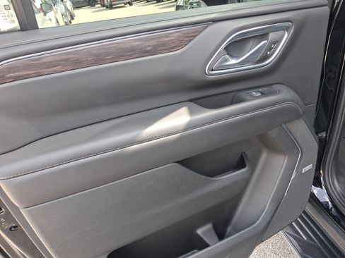 Used 2024 Chevrolet Suburban LT RWD image 10