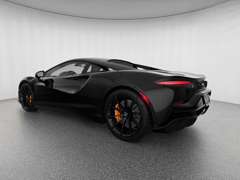 New 2025 McLaren Artura image 3