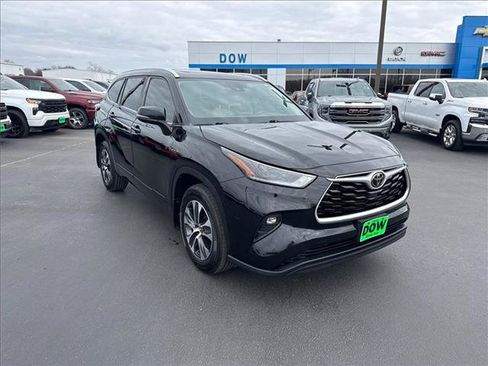 Used 2021 Toyota Highlander XLE image 4