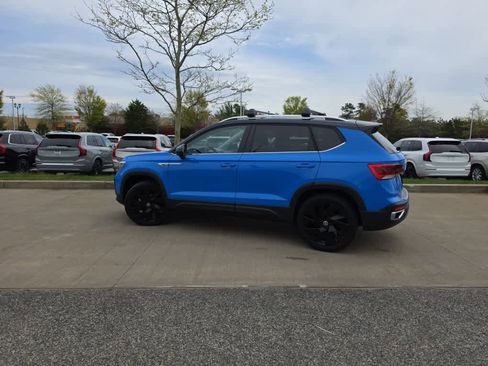 Used 2023 Volkswagen Taos SE AWD/4WD image 4