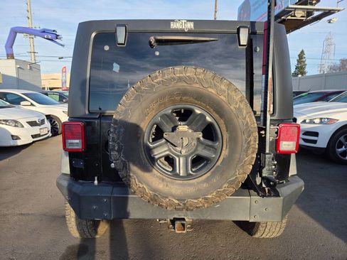 Used 2012 Jeep Wrangler Unlimited Sport image 3