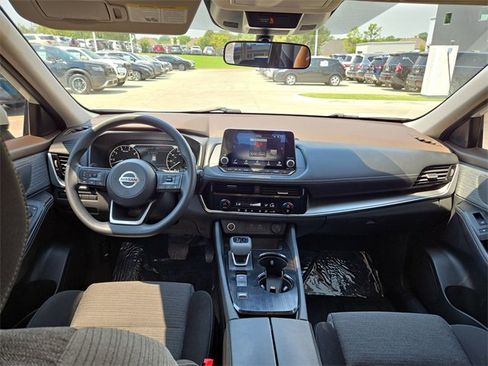 Used 2021 Nissan Rogue SV image 12