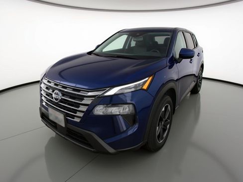 Used 2025 Nissan Rogue SV FWD image 3