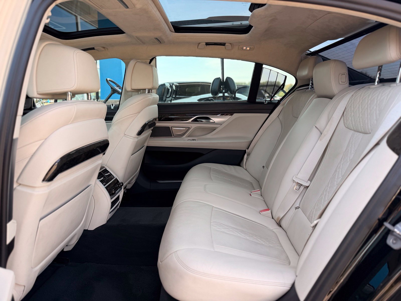 Used 2018 BMW 750i xDrive AWD/4WD image 25
