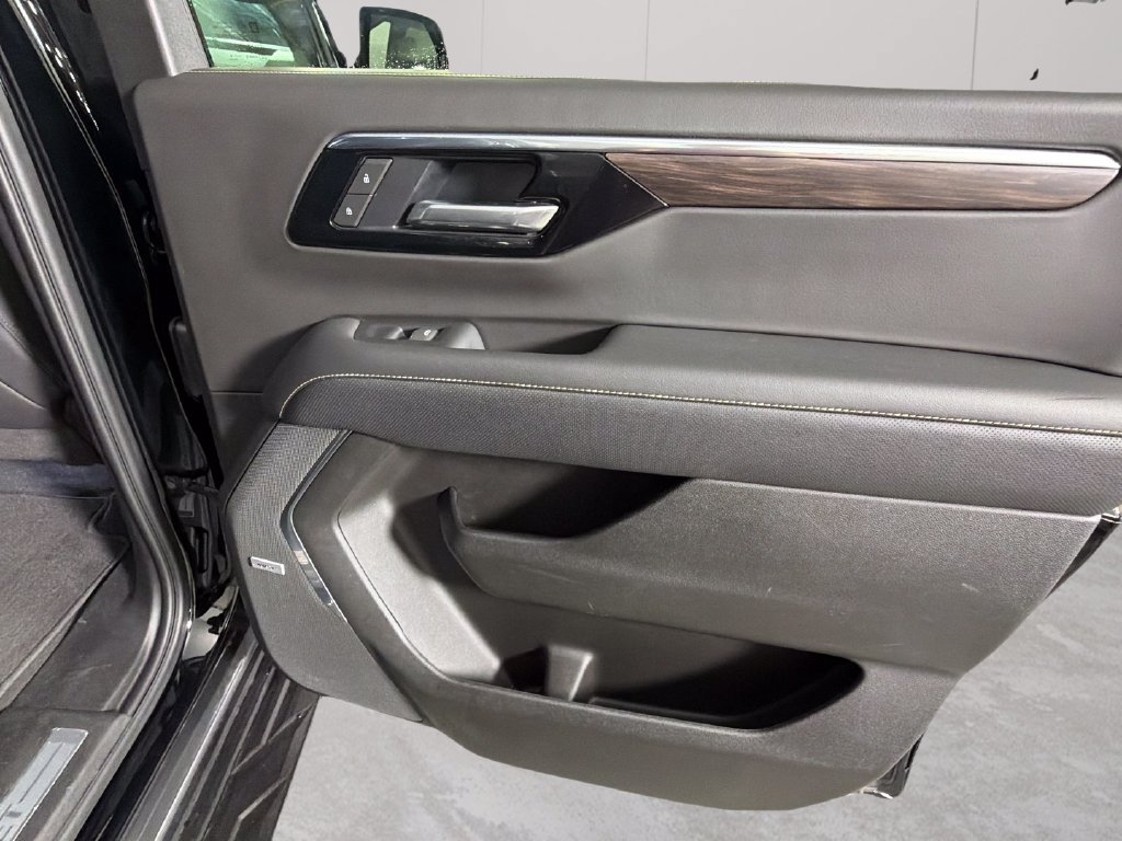 Certified 2025 Chevrolet Suburban Premier RWD image 37