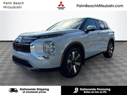 New 2025 Mitsubishi Outlander SE image 1