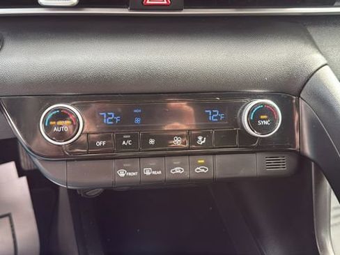 Used 2023 Hyundai Elantra SEL image 20