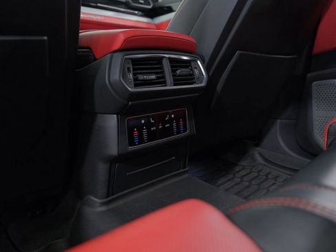 Used 2020 Lamborghini Urus Base image 35